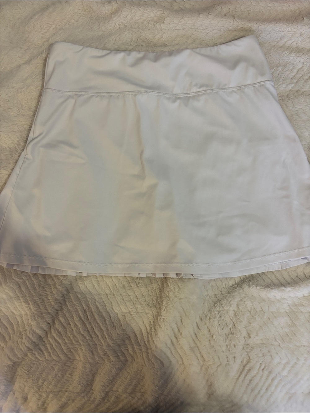 Inward half golf bran.  White Athletic Golf Skirt